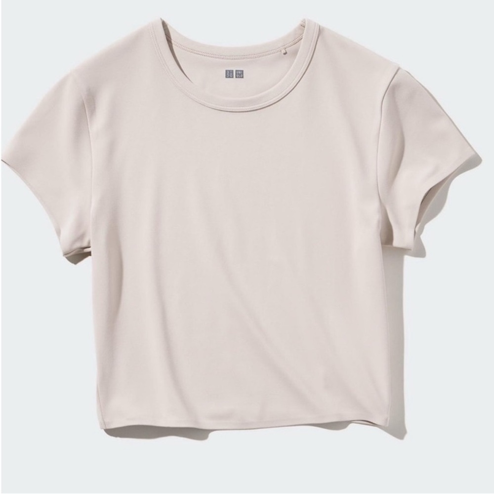 NWT! Uniqlo Women Ultra Stretch AlRism
Cropped T Shirt natural size XS